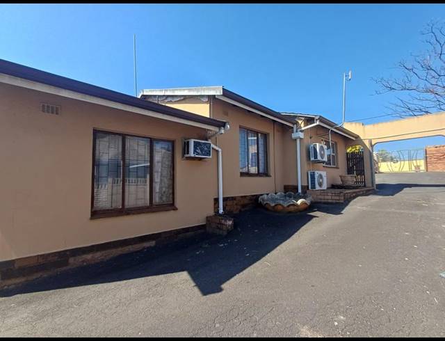 10 BEDROOM HOUSE FOR SALE IN KENVILLE